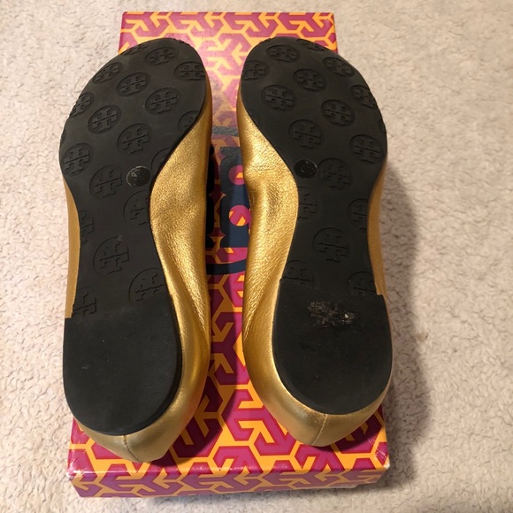 Tory Burch ‘Reva’ flat in gold - Picture 3 of 3